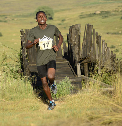 Overall winner Jantjie Maarman running through the open veld.